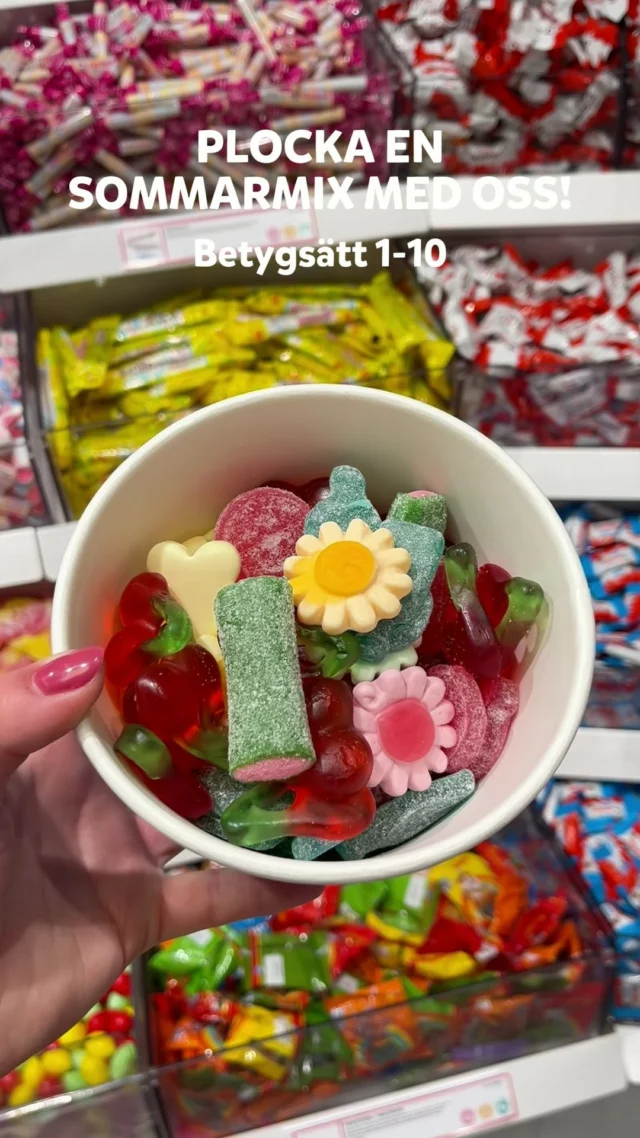Ingen sommar utan en sommarmix!☀️🌸 Ser du någon favorit eller tycker du att något saknas?🍬

#hemmakväll #sverigesbästalösgodis?!